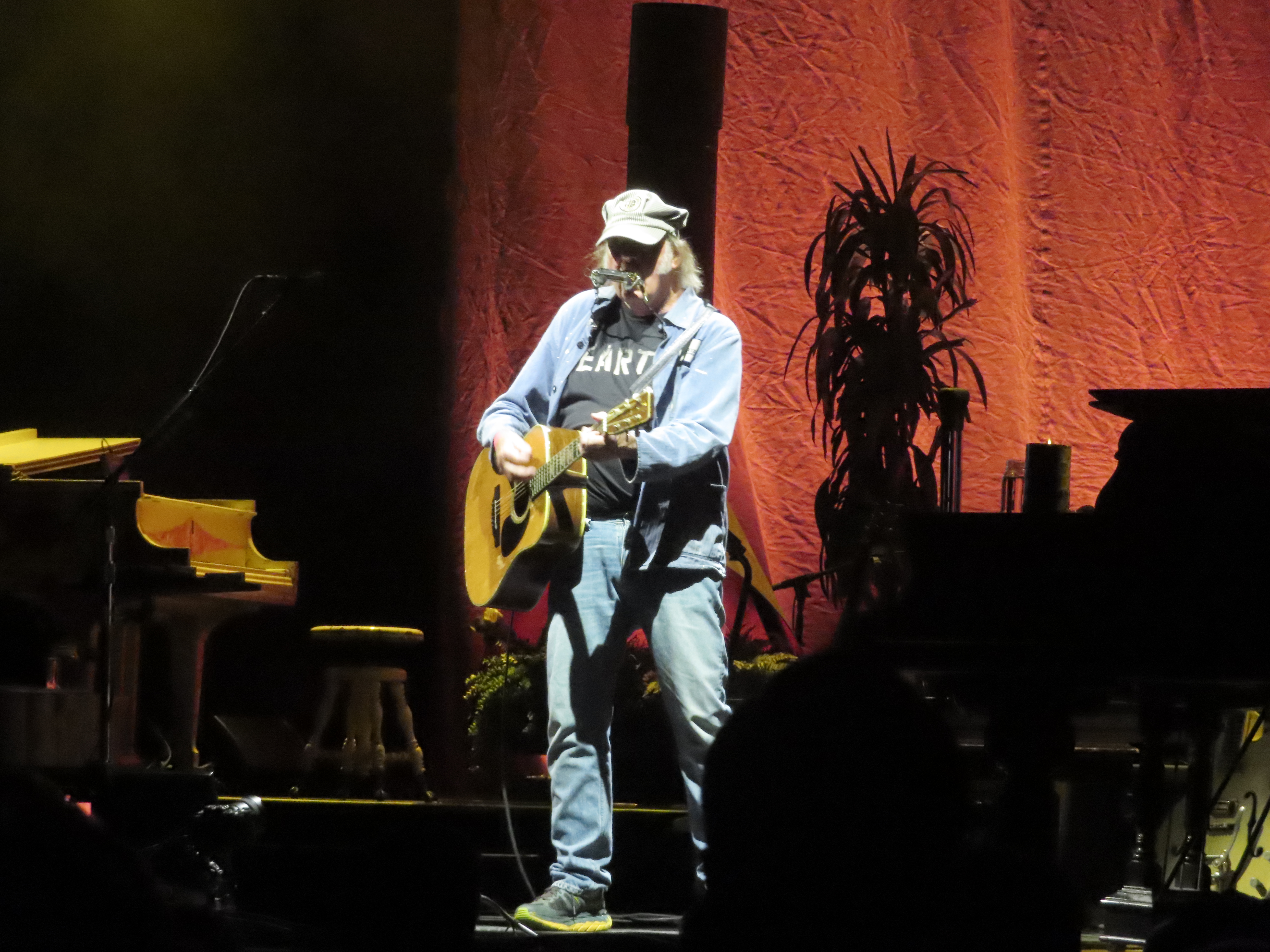 NeilYoung2023-07-20WhiteRiverAmphitheatreAuburnWA (3).jpg